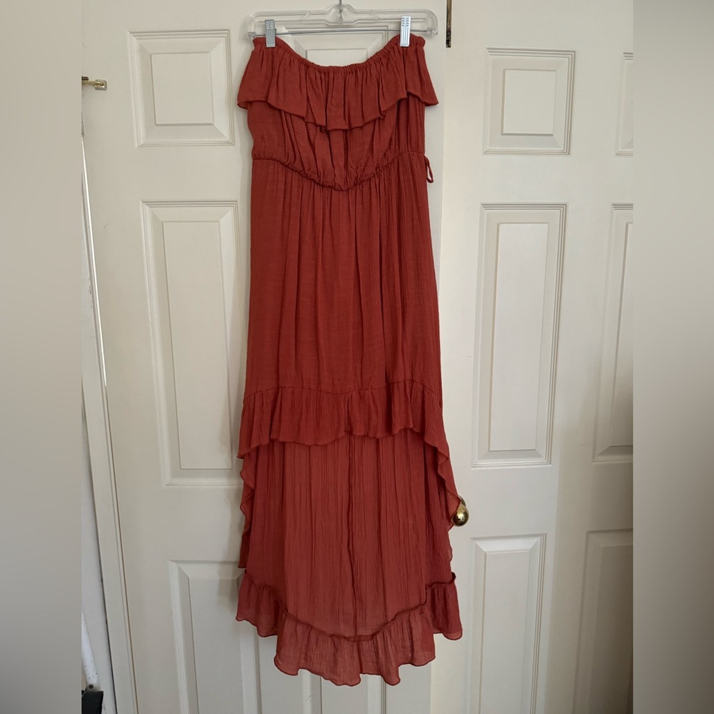 Women’s strapless dress